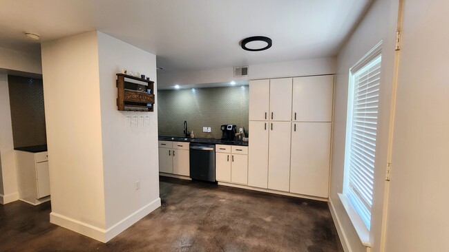 Photo - 2200 Dickson Dr Unit 124