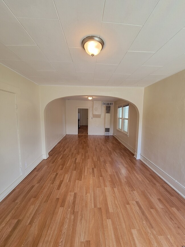 Livingroom - 558 N Grant Ave Unit A