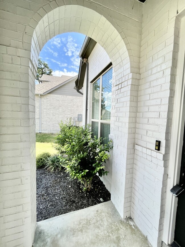 Photo - 126 Huntwick Dr
