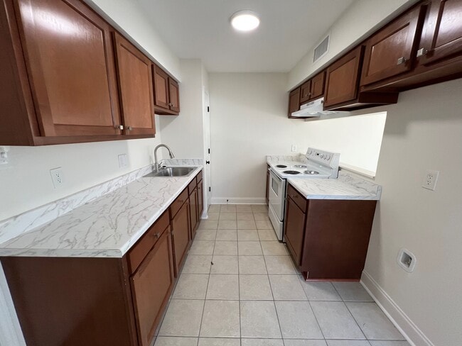 Photo - 1204 Cambridge Dr