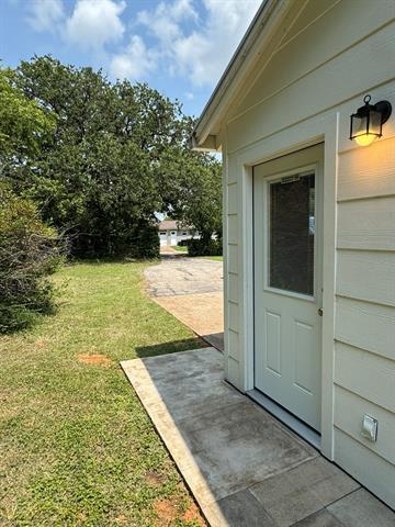 Photo - 320 W 6th St