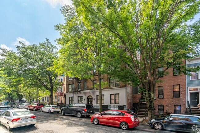 252-300 12th Street