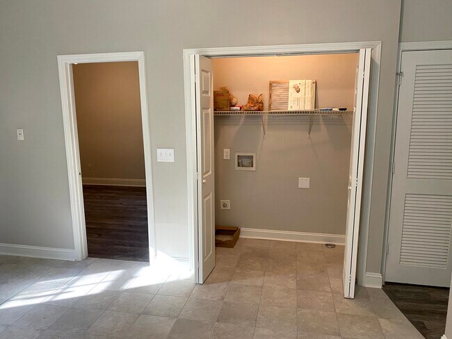 Washer/Dryer Hookup - 718 N Evelyn Pl NW