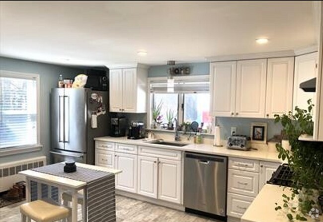 Building Photo - 177 Faneuil St Unit 1 Rental