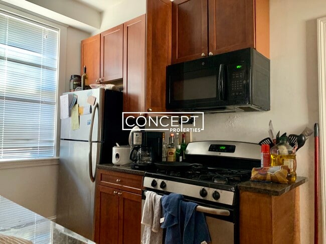 Building Photo - 38 Newton St