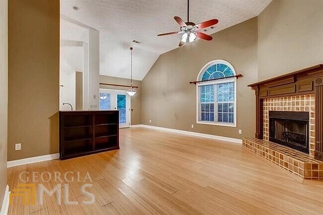 Photo - 154 Strathmore Dr