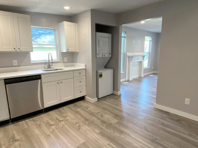 Photo - 103 W 54th St