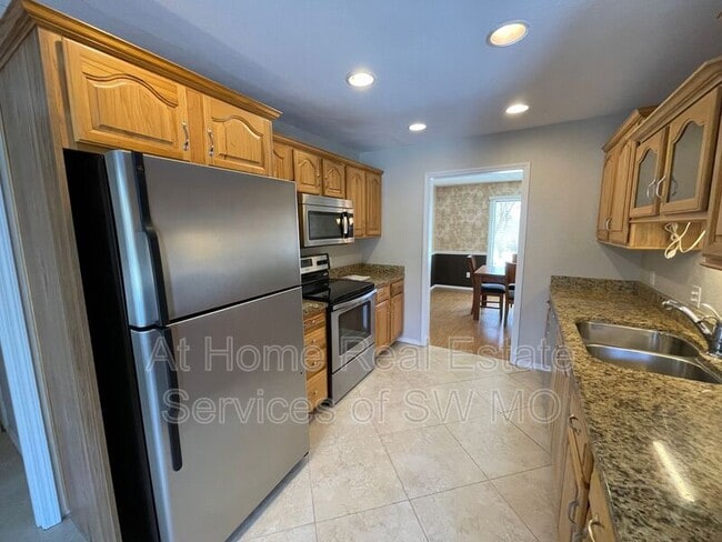 Building Photo - 3917 E Lomita St