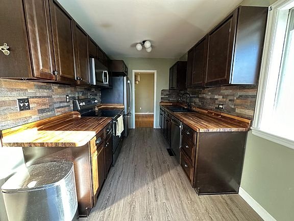 Photo - 105 Meadowview Dr