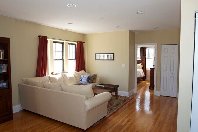 Photo - 2314 Sherman Ave Unit Large Evanston 2 bed, 1 bath