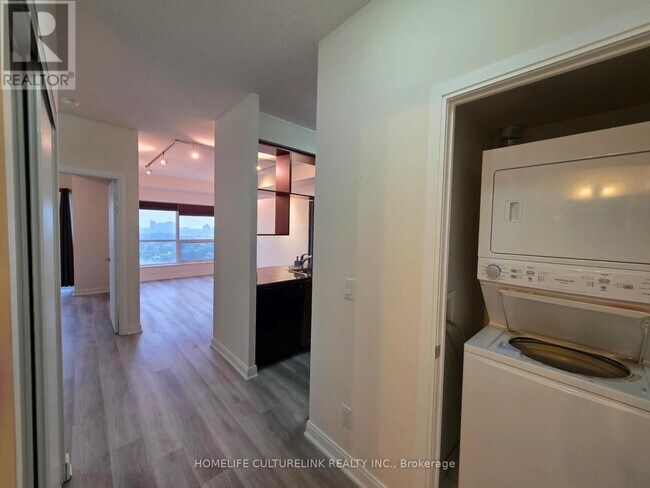 Photo - 151 Village Green Square Unit 2209