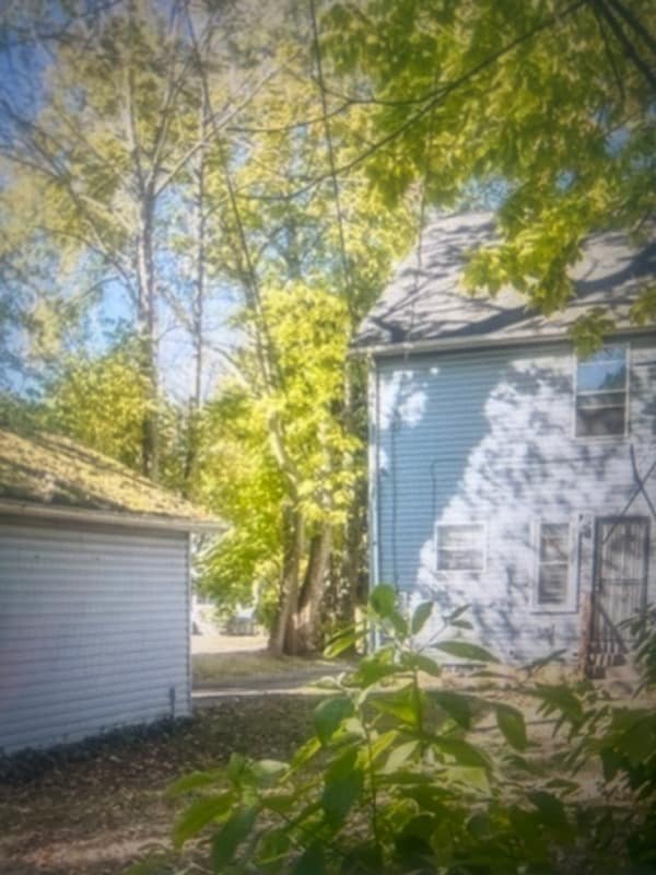 Photo - 569 E 101st St