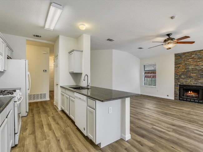Photo - 1102 Brashear Ln
