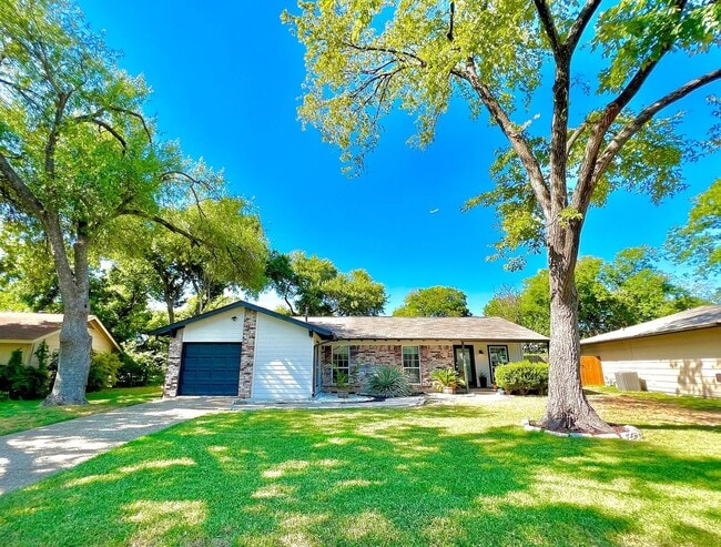 Building Photo - Coming Soon! 3 BR/2BA | Single Family Home | 1-Car Garage Parking | Gated backyard