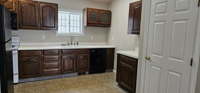 Photo - 6674 Lake Shore Rd N Apartments