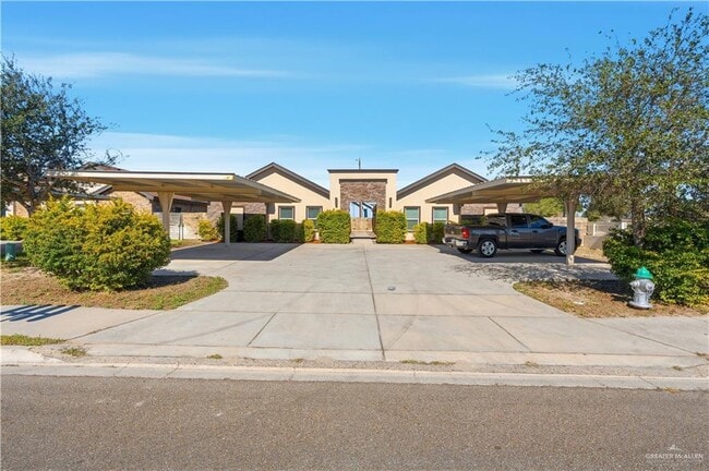 Building Photo - 12 Valeria St Unit 4