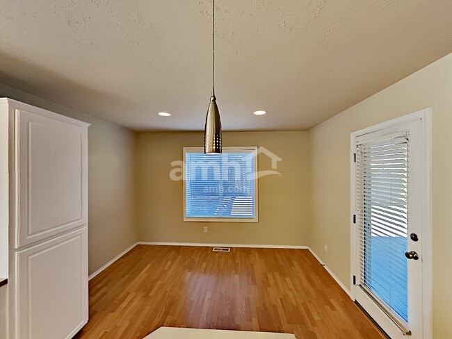 Photo - 1956 Lynx Ave SW