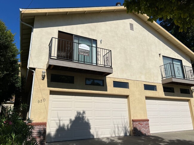 Spacious 3 bedroom 2 bath Millbrae ready now! - Spacious 3 bedroom 2 bath Millbrae ready now! House