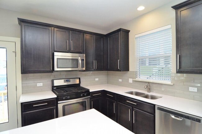 Photo - 2921 Bond Dr