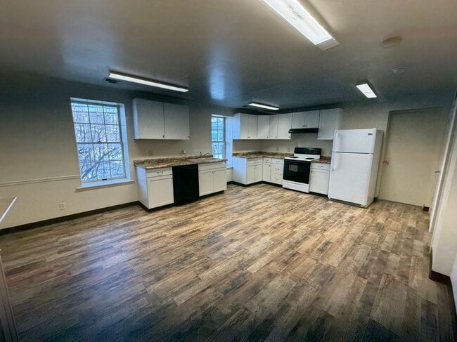 Photo - 100 W Main St