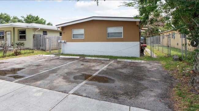 630 NW 15th Terrace Unit 1-2