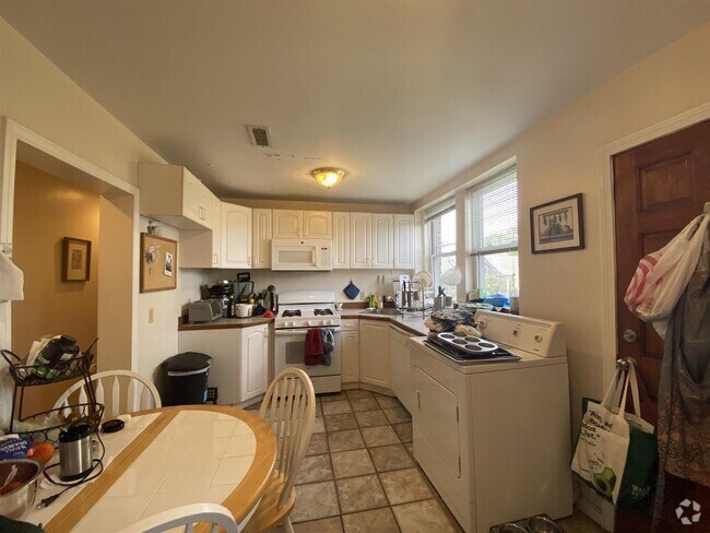 Building Photo - 54 Kelly Rd Unit 3L Rental