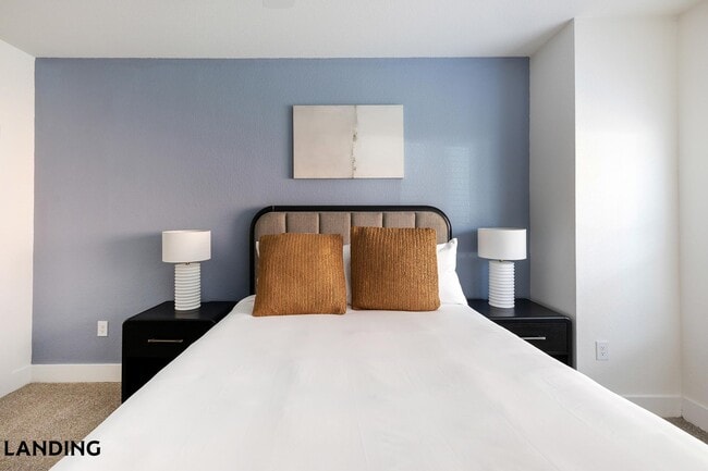 Photo - 20050 Oak Rd E Unidad 806