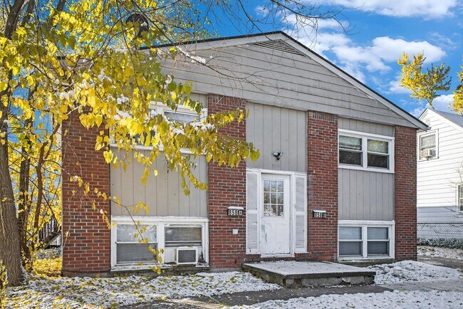Photo - 858 E Greenlawn Ave