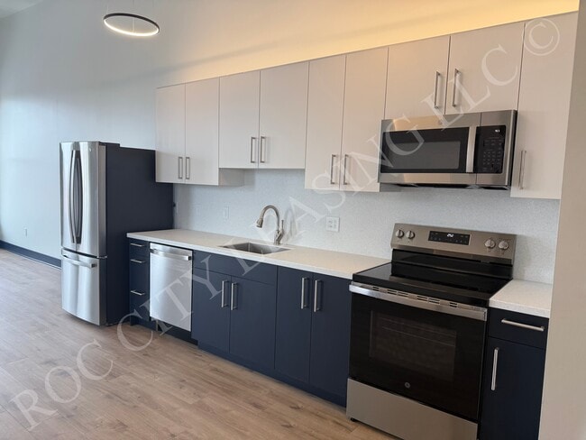 Building Photo - 151 St Paul St Unit 06 Series