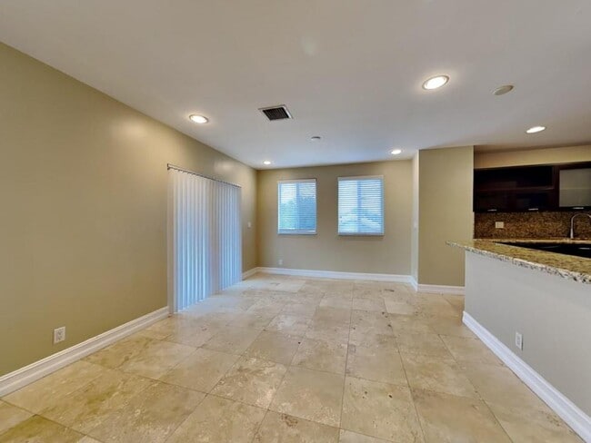Photo - 504 SW 10th St Casa