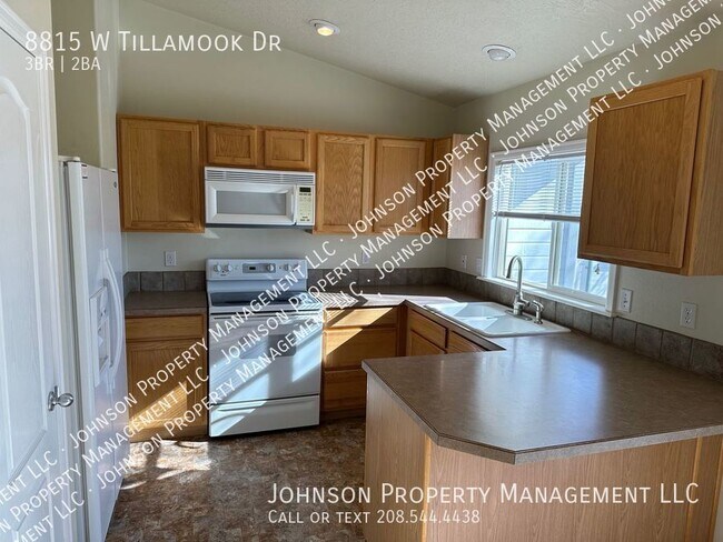 Photo - 8815 W Tillamook Dr