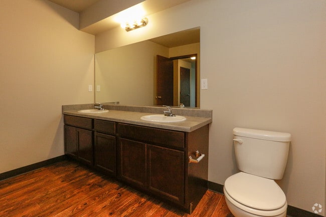 2BR, 2BA - 1,105 SF
