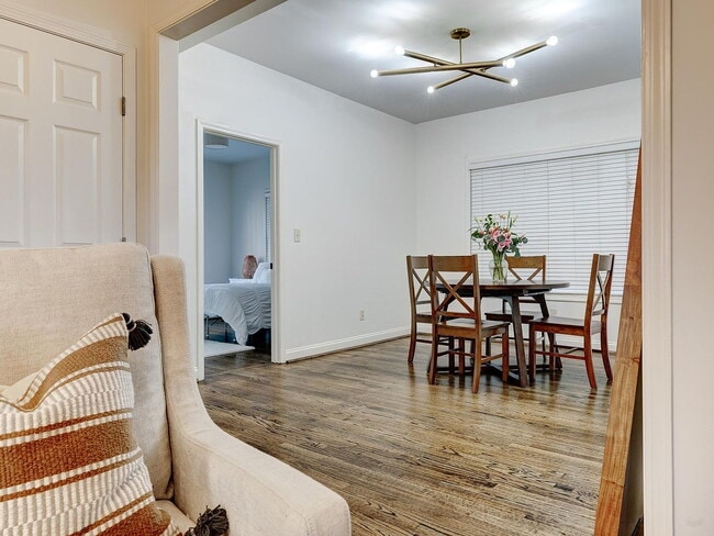 Photo - "Charming 2-Bedroom Retreat in Birmingham – Cozy 932 Sq Ft Haven!"