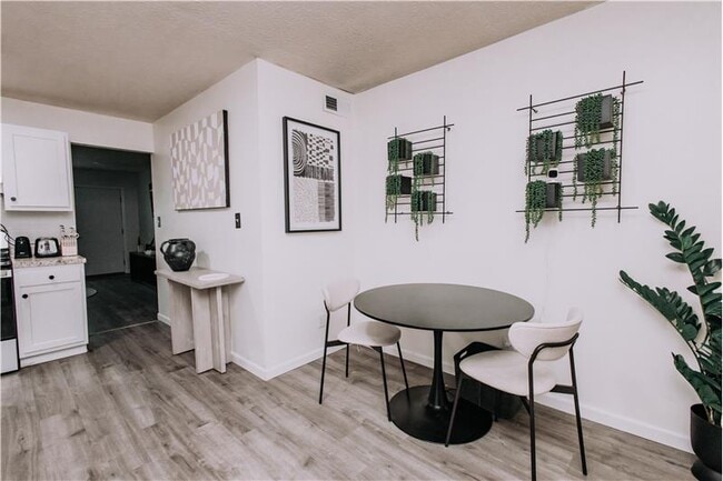 Photo - 1930 Independence Rd