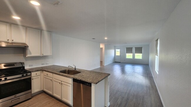 2815 Charpak Dr