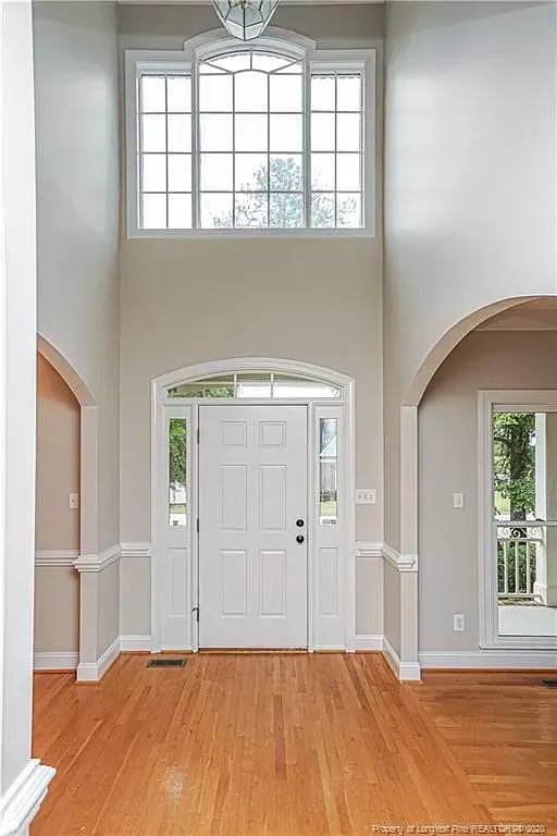 Front entrance/foyer - 1977 Culpepper Ln