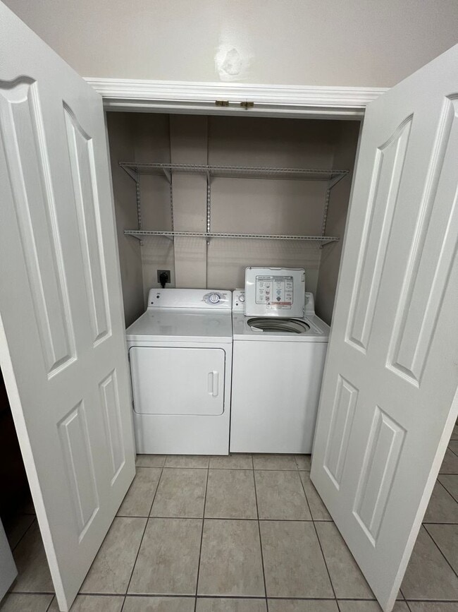 Photo - LUXURIOUSLY ELEGANT DESIGN 2 BDR APT