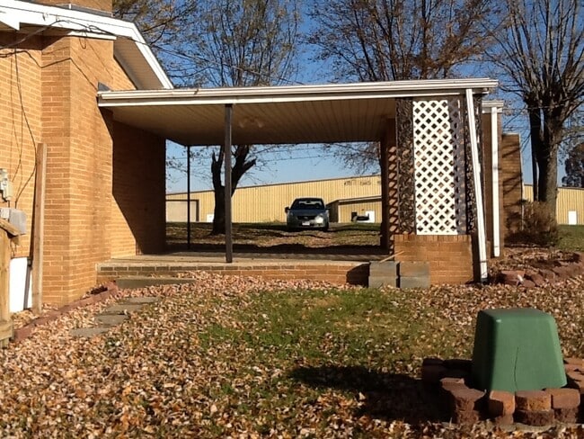 670 Holly Springs Rd
