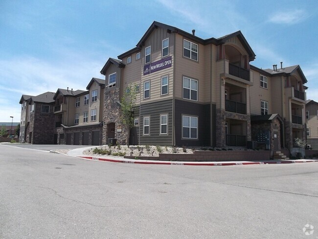 Building Photo - MOVE IN READY 2 Bed 2 Bath Unit with Patio Rental