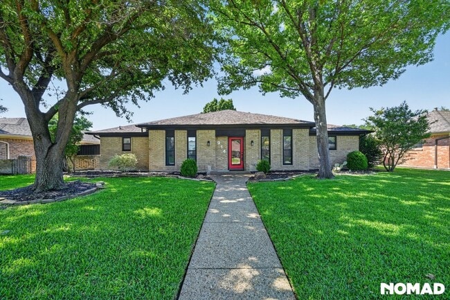 Building Photo - 914 Edgewood Dr