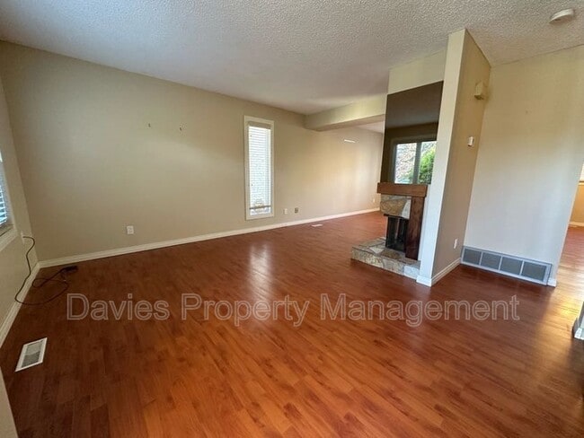 Photo - 11111-11126 26 Ave NW