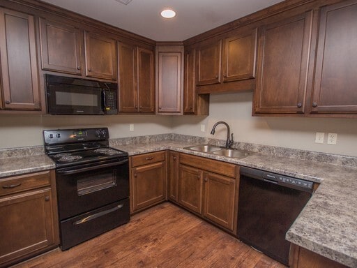 Photo - Minutes to Mazda/Toyota, Amazon, Polaris!!