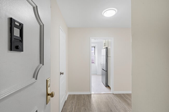 Building Photo - 225 Saint Pauls Ave Unit 7N