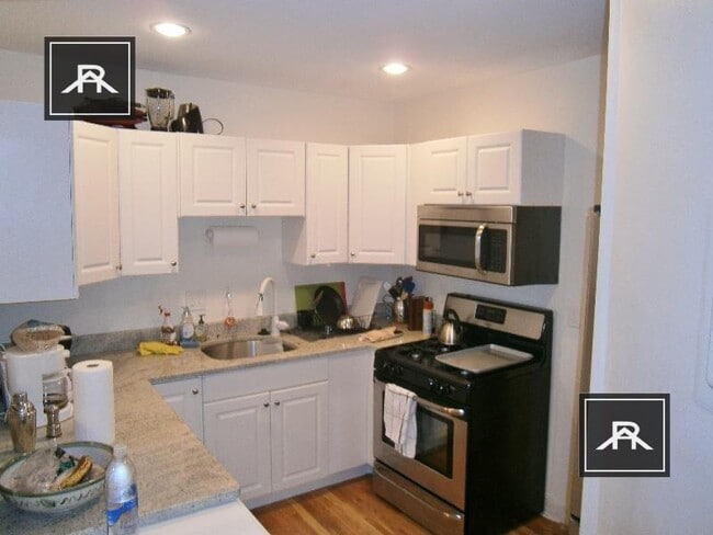 Building Photo - 4 bedroom in Brookline MA 02446 Unit 3