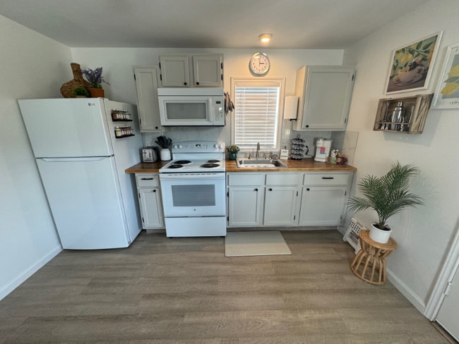 Photo - 210 H Pickens Rd