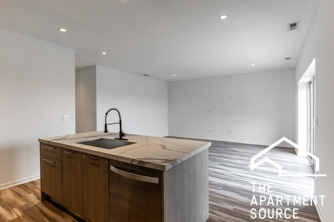 Photo - 2533 W Fullerton Ave Unit 5