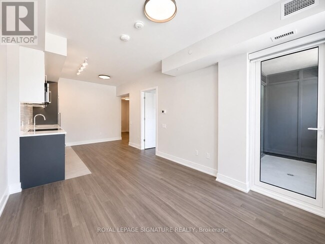 Photo - 664 Spadina Ave. Unit 205