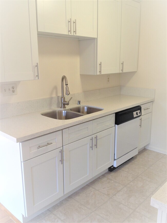 Photo - 372 W Doran St