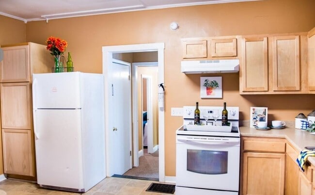 Photo - 5 bedroom, 2 bath house - Available for the 2026/2027 lease term!