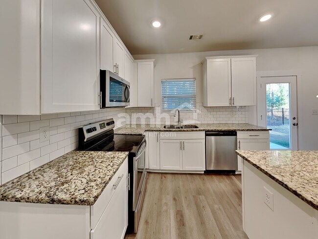 Photo - 85 Landsdown Xing